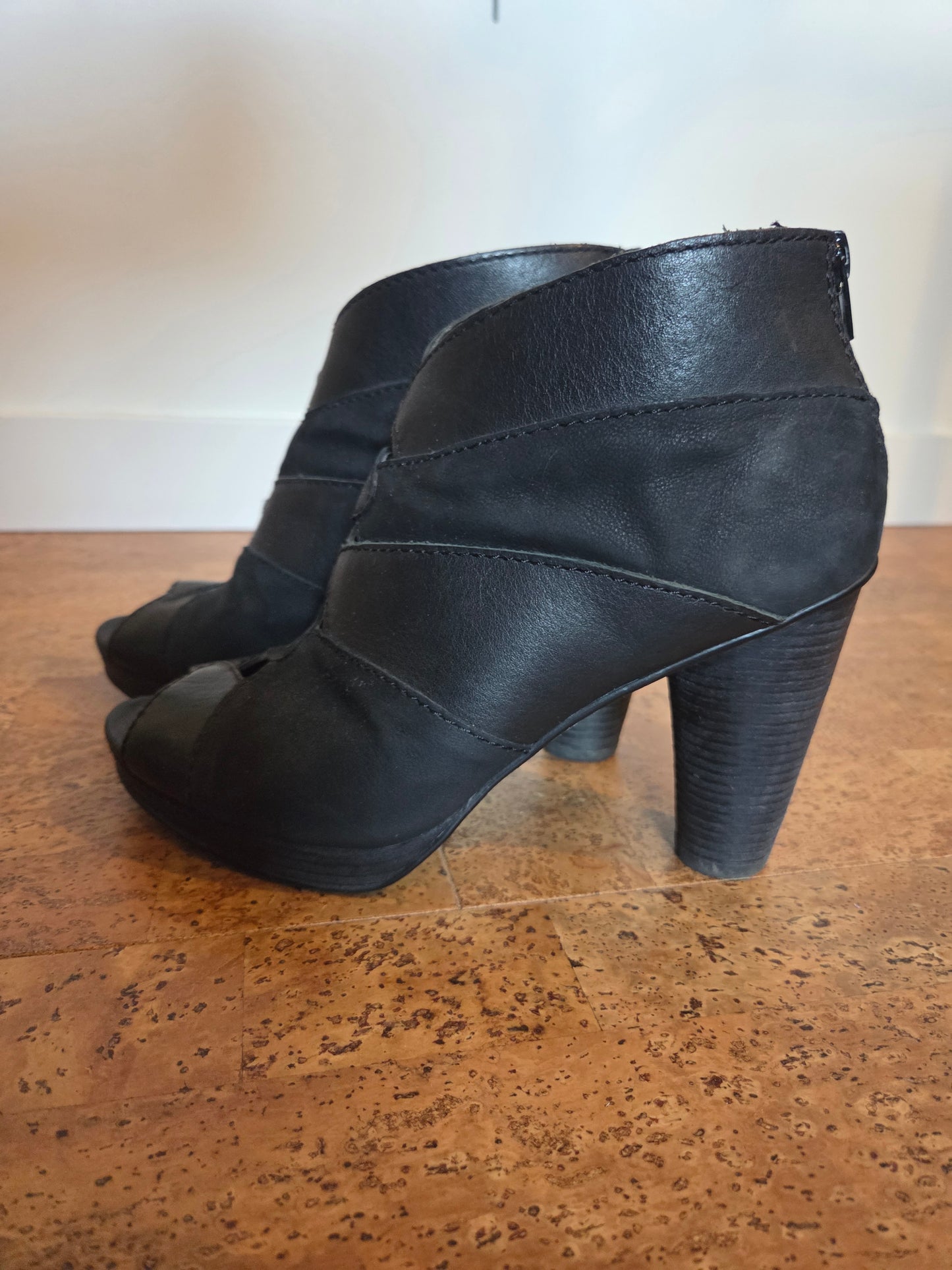 Fossil vintage leather peep toe bootie