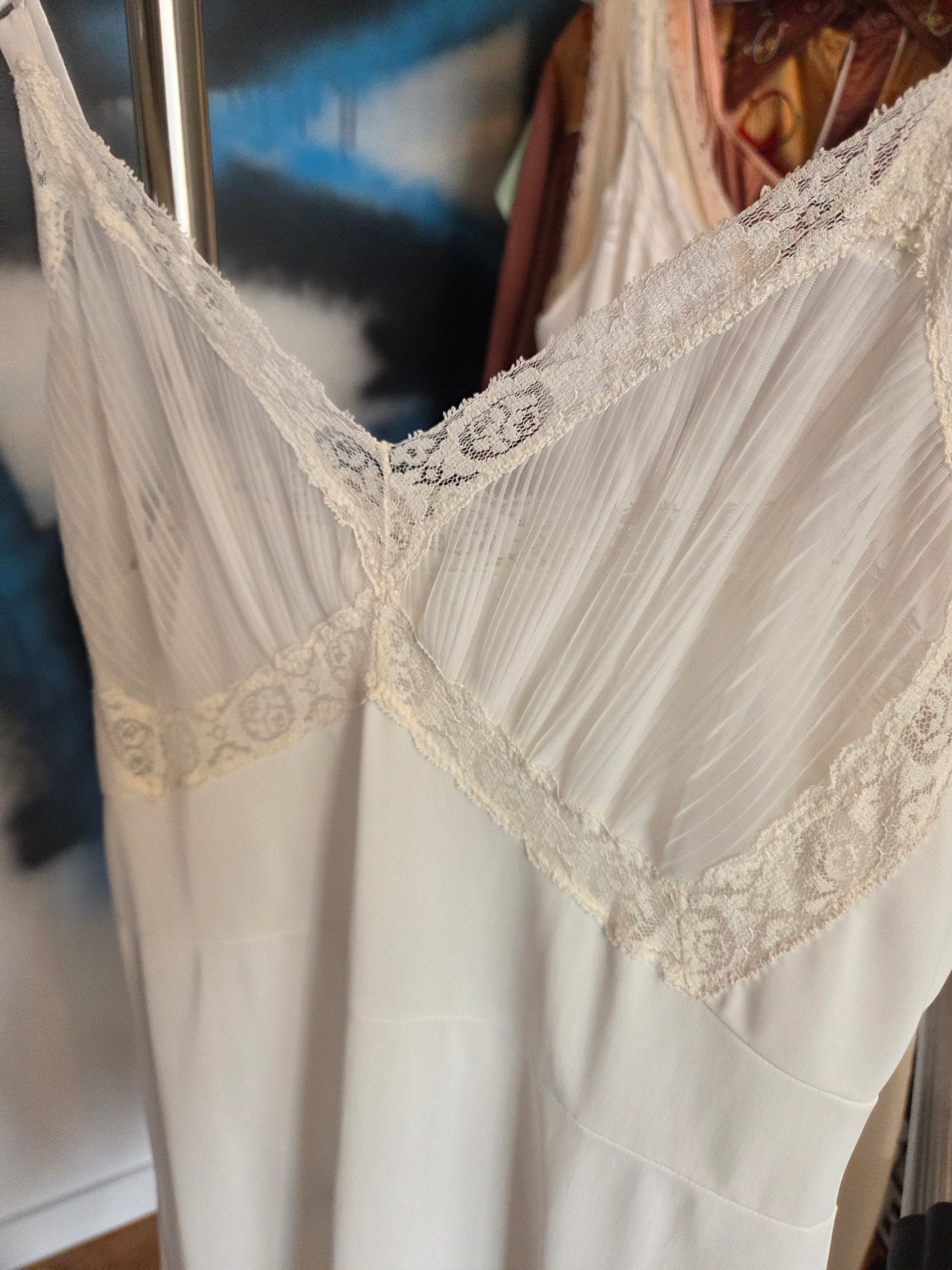 Dorsay vintage ivory slip small