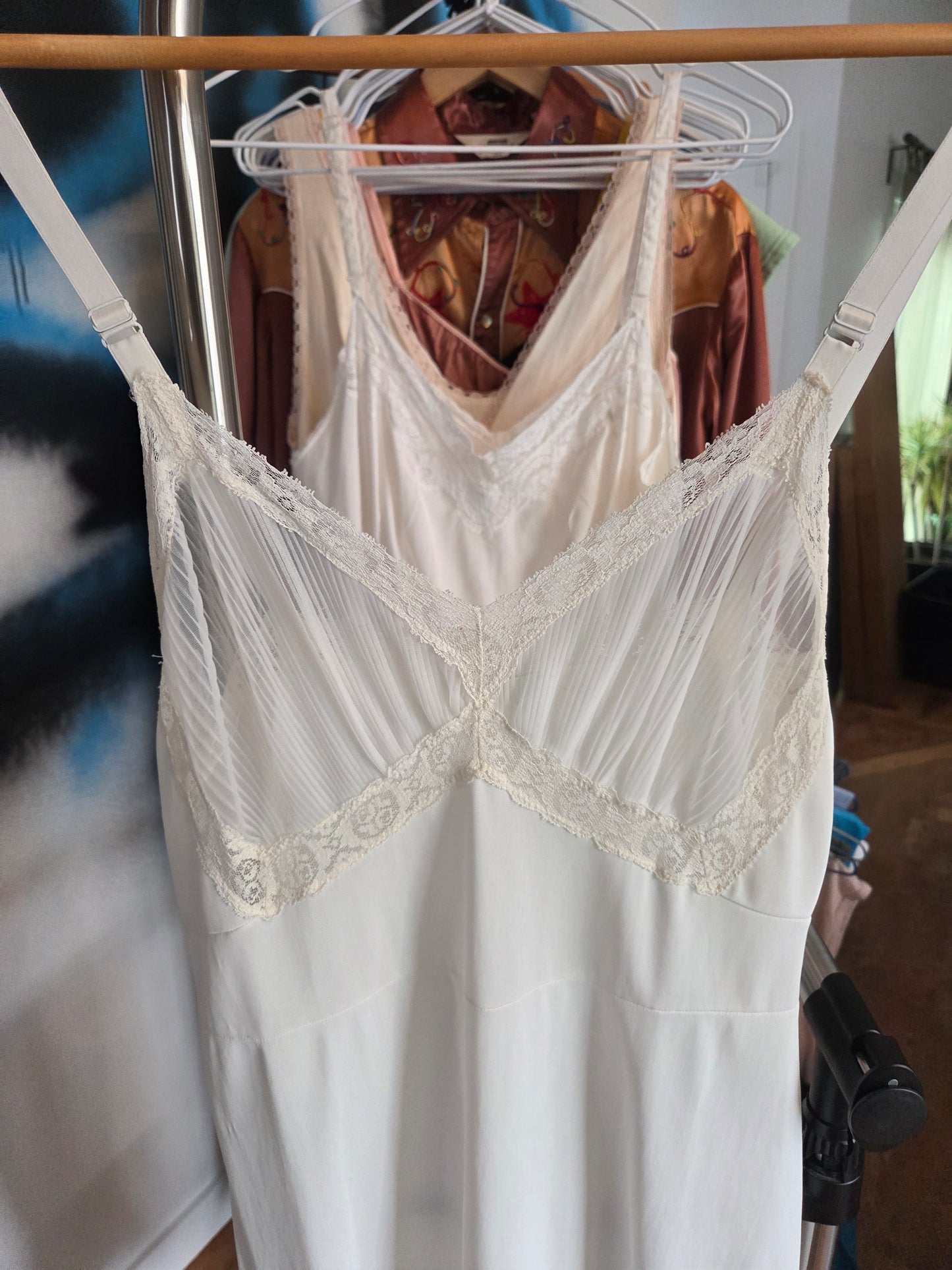 Dorsay vintage ivory slip small