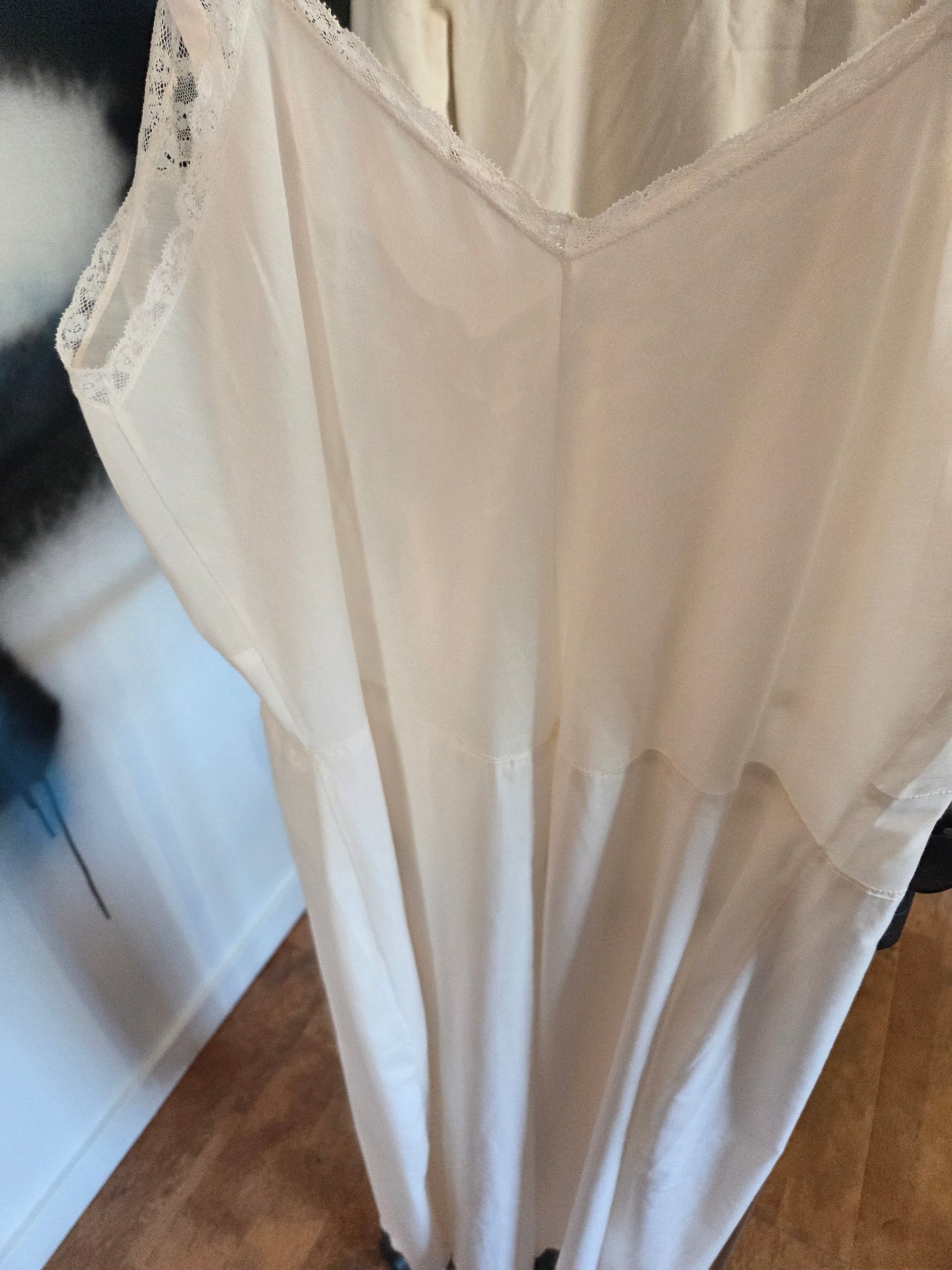Artemis vintage knee length white slip