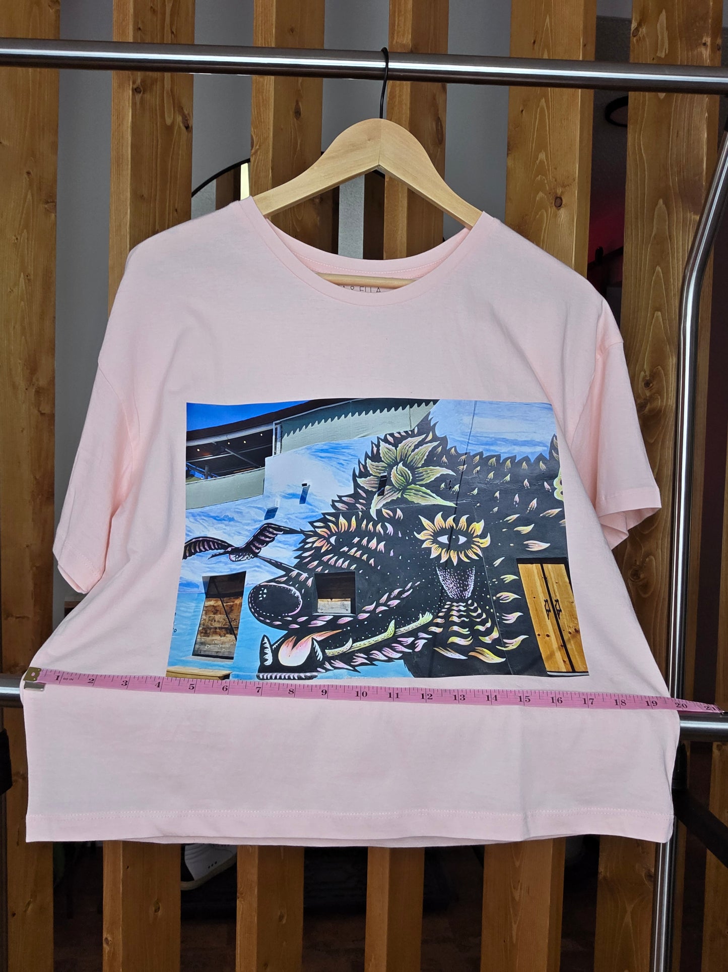 LA PAZ street art collection light pink...wolf