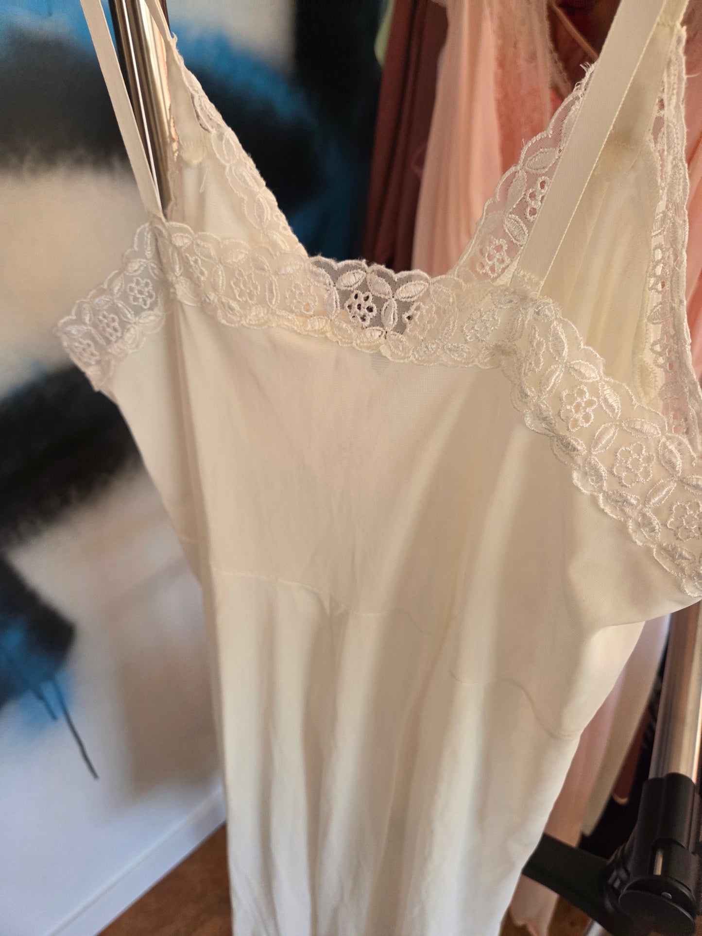Caprice ivory vintage slip..knee length