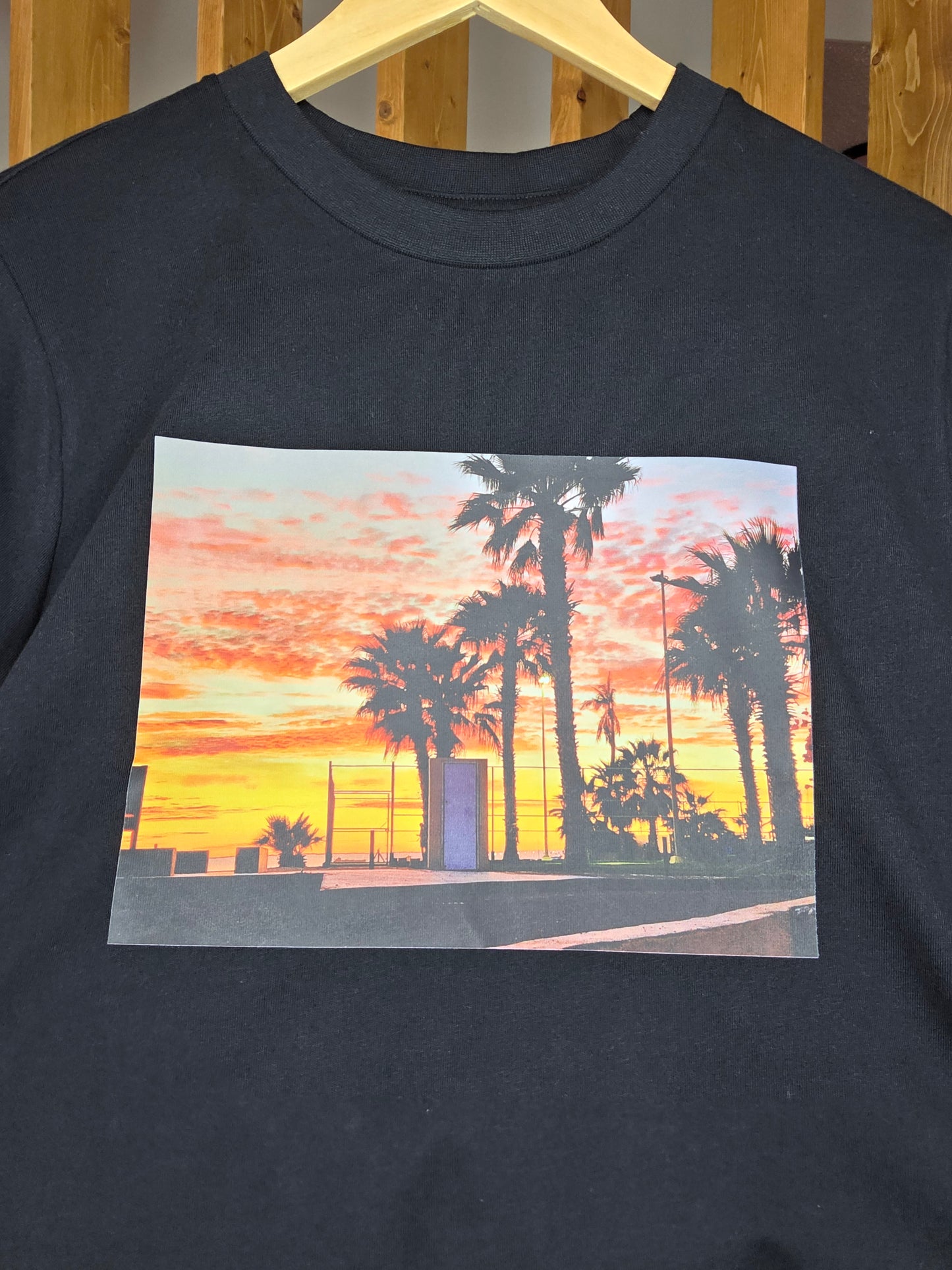 LA PAZ street art collection black..palm tree sunset