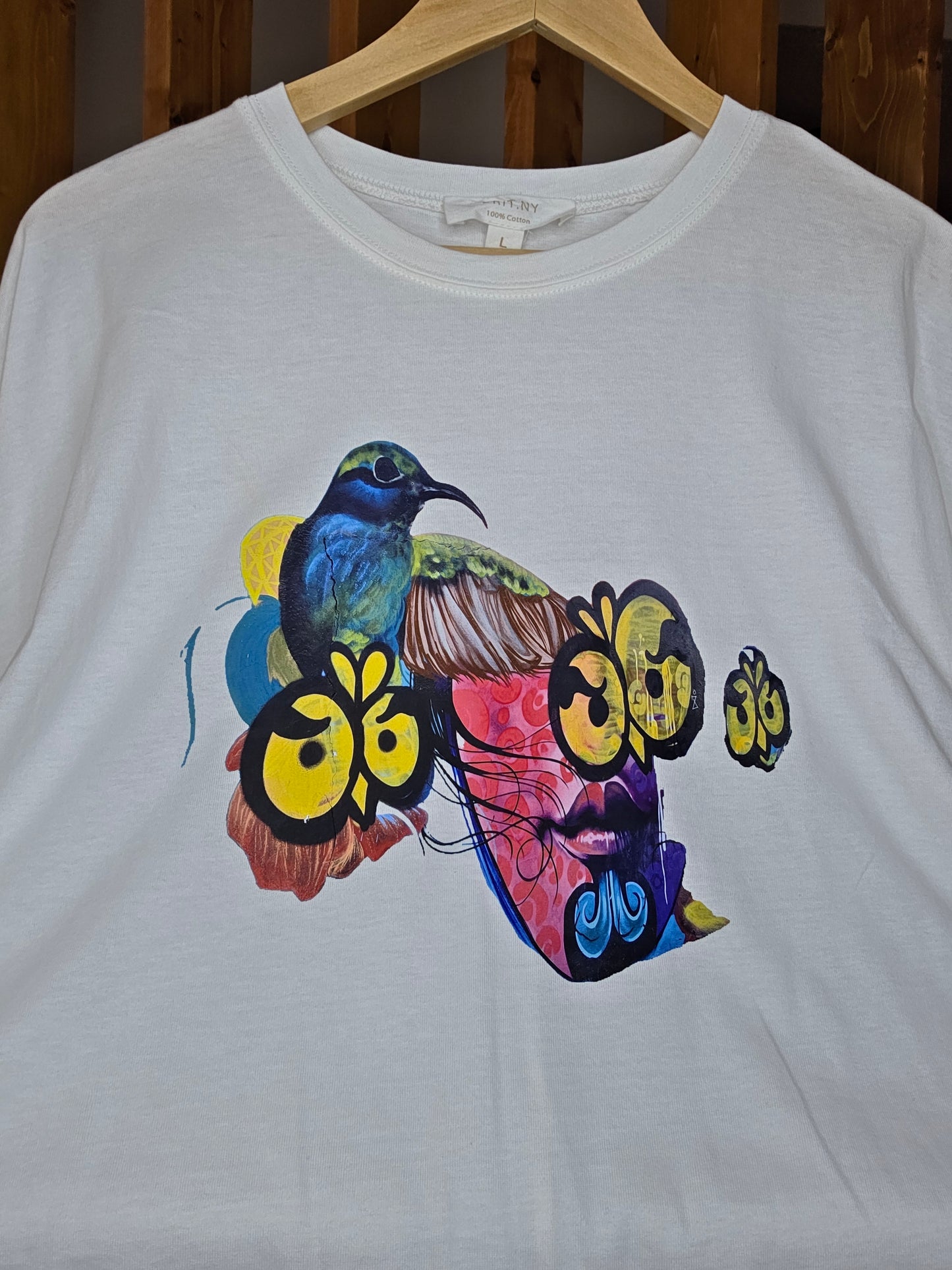 LA PAZ street art collection white..face with bird