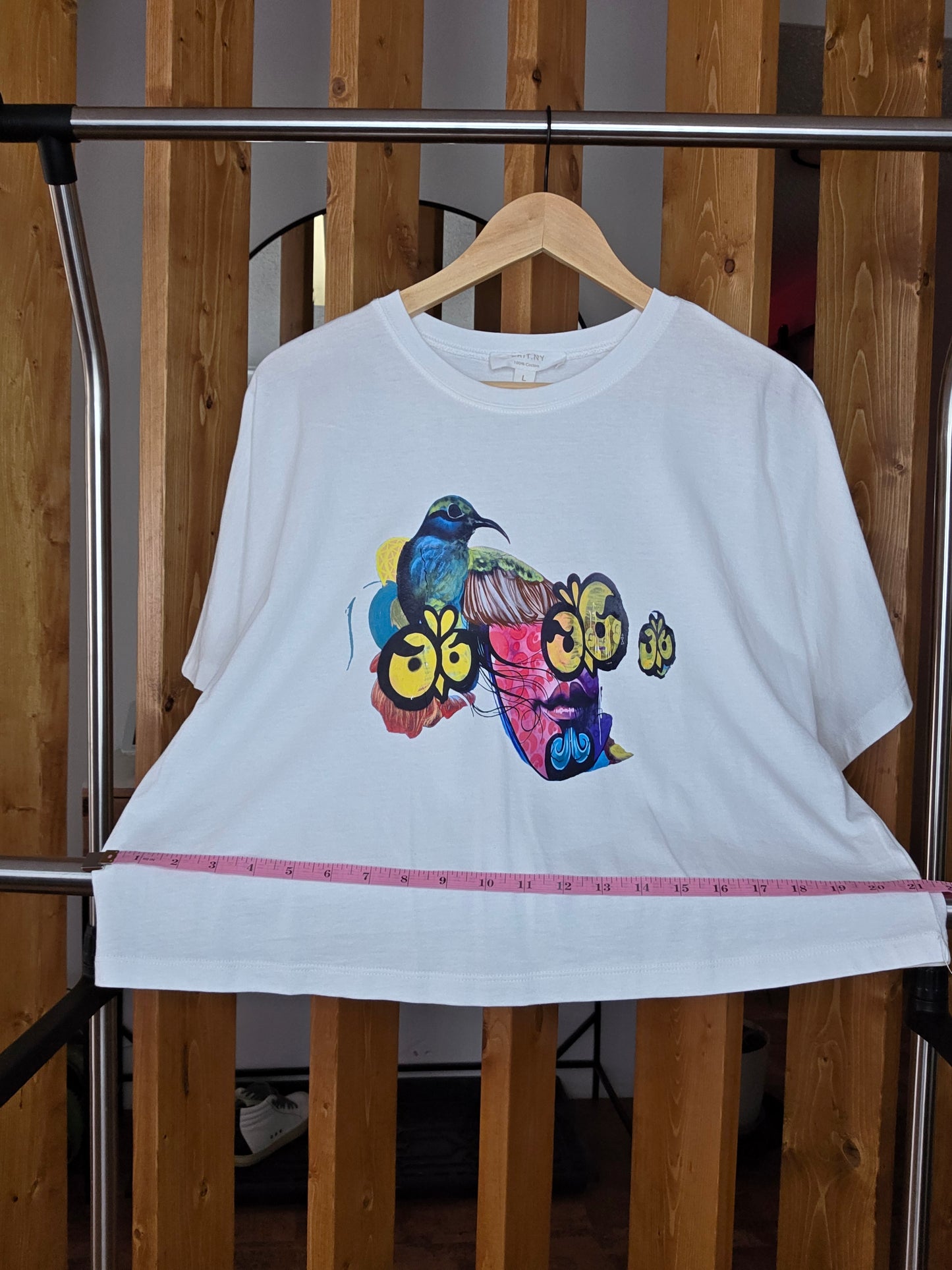 LA PAZ street art collection white..face with bird