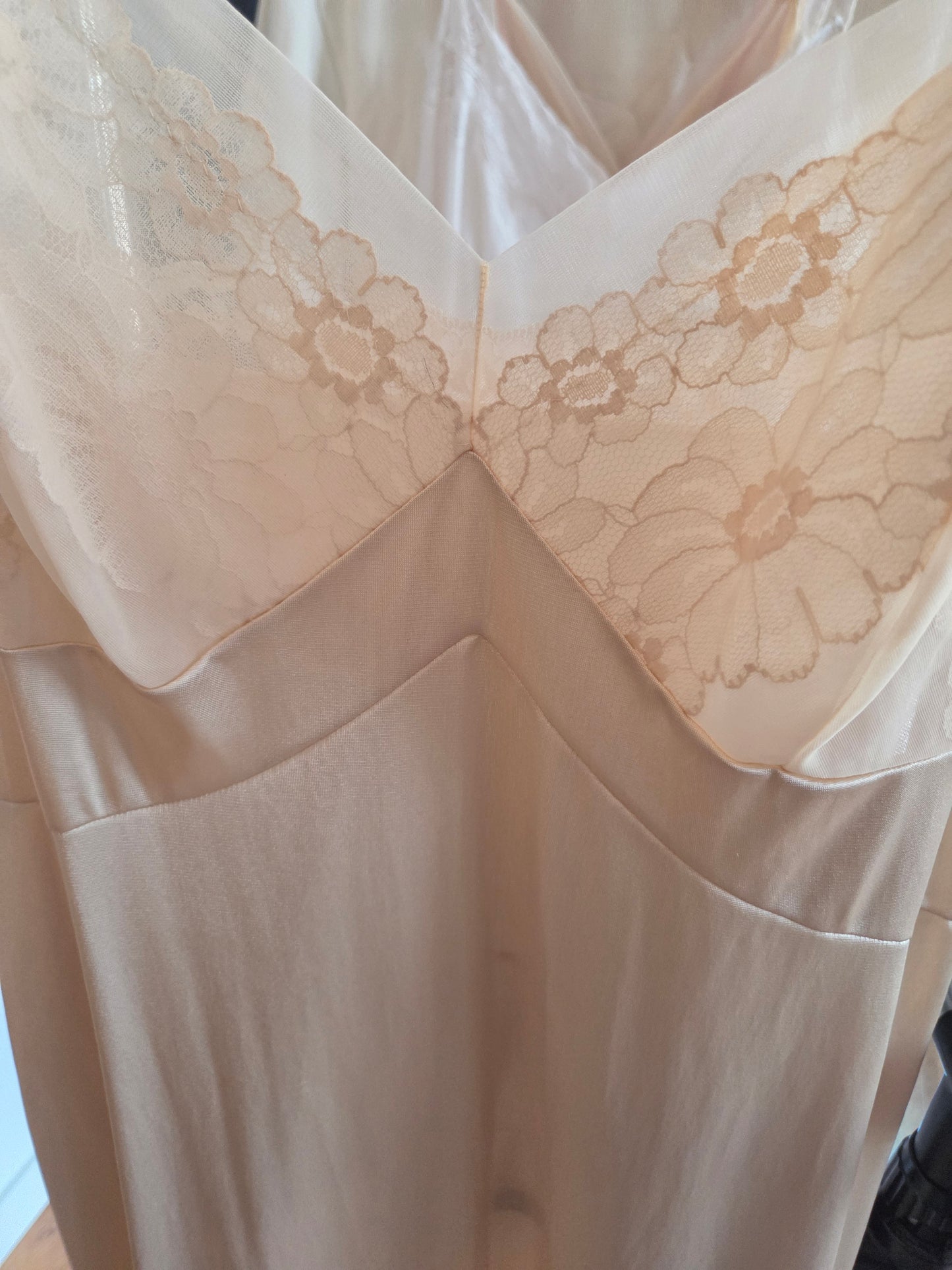 Vinrage beige knee length slip LM/