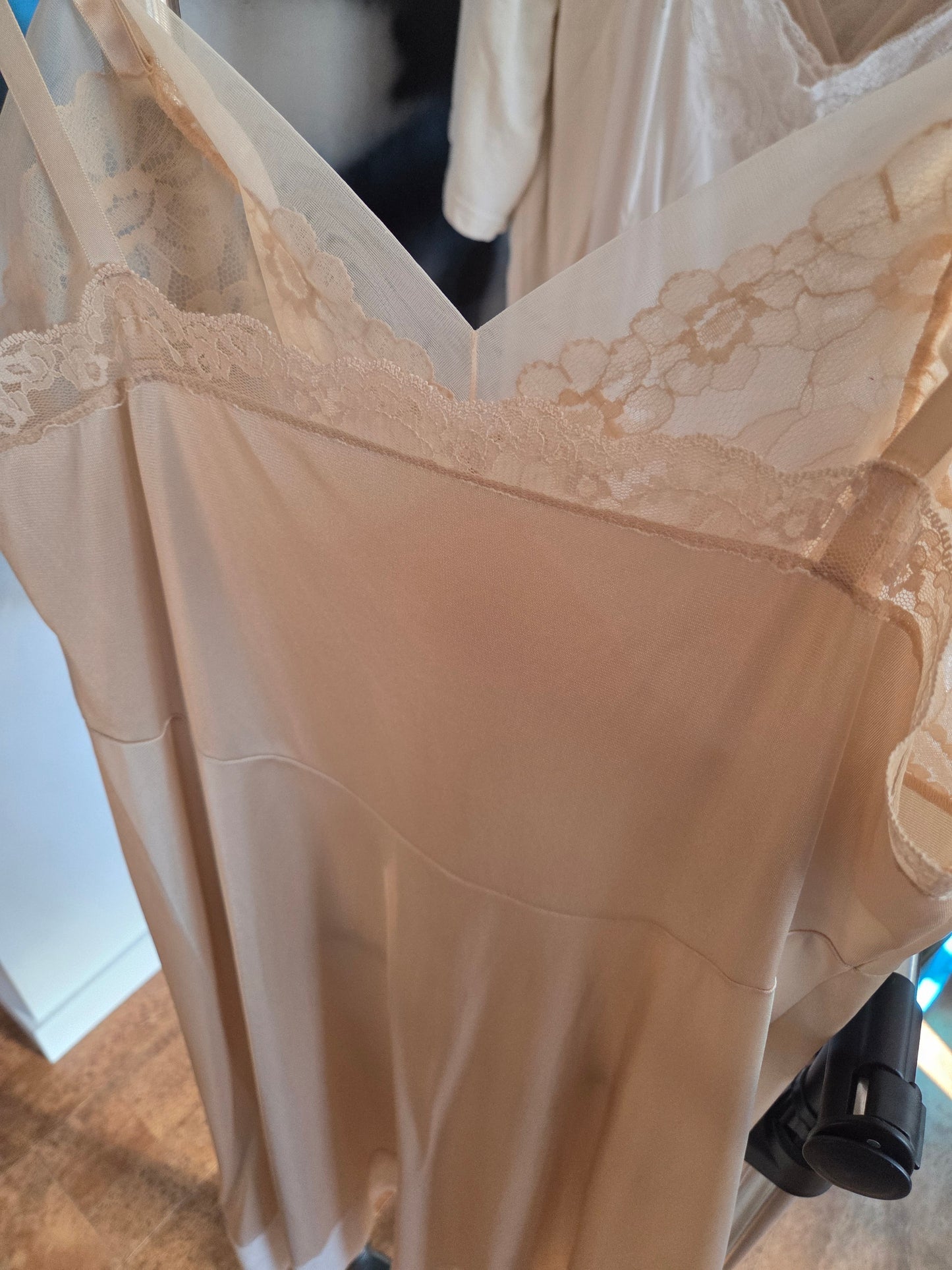 Vinrage beige knee length slip LM/