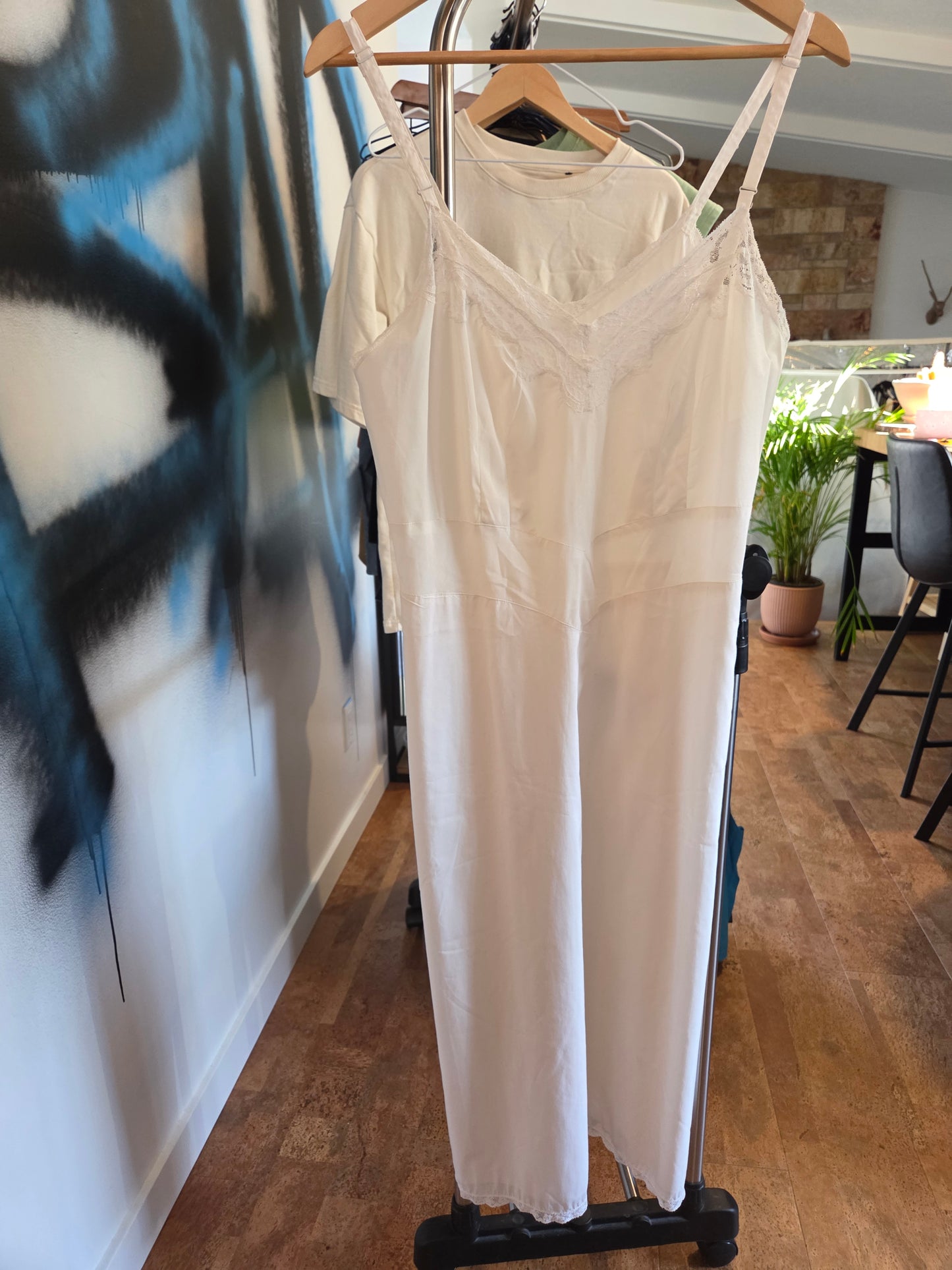 Artemis vintage knee length white slip