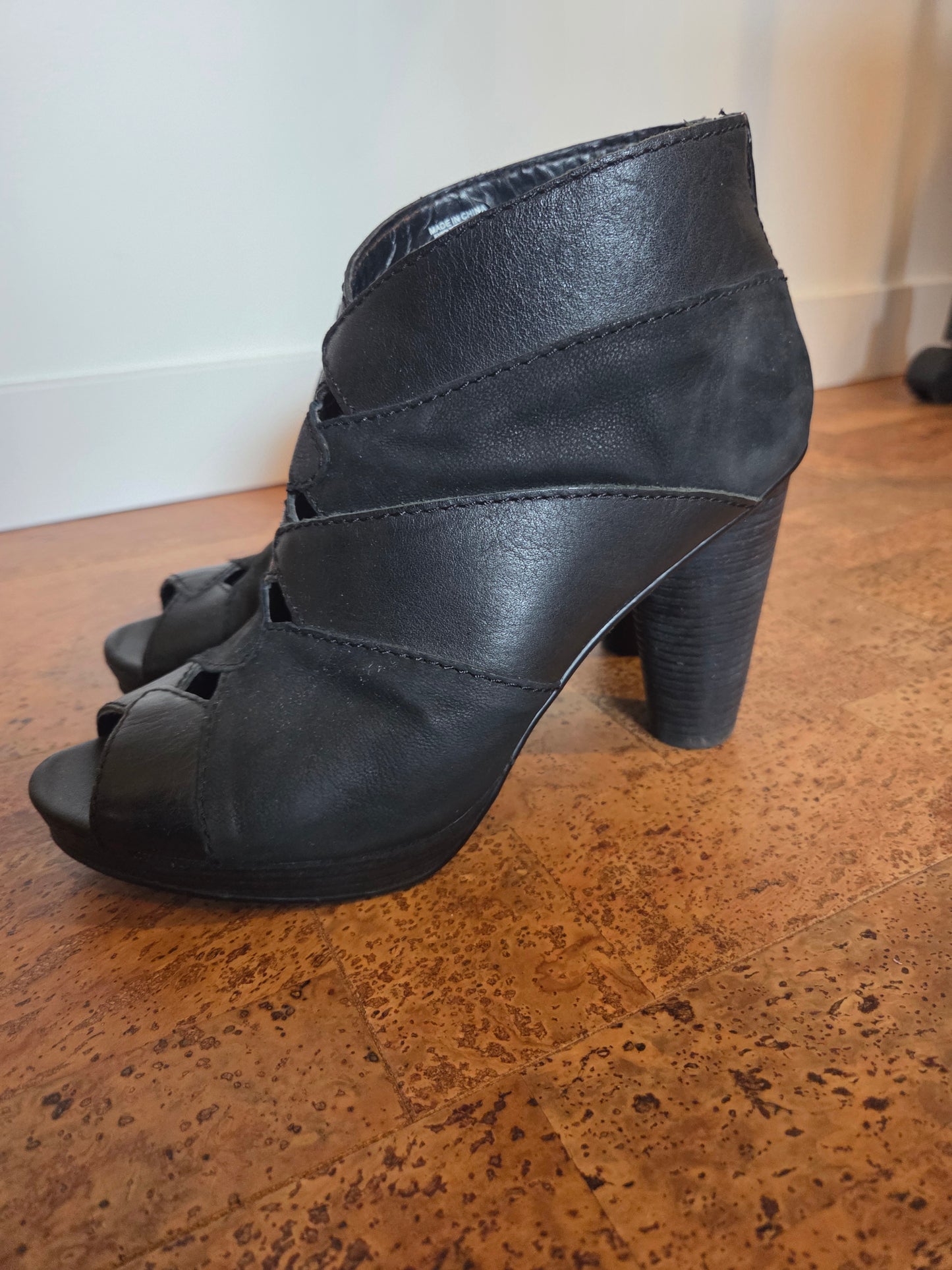 Fossil vintage leather peep toe bootie